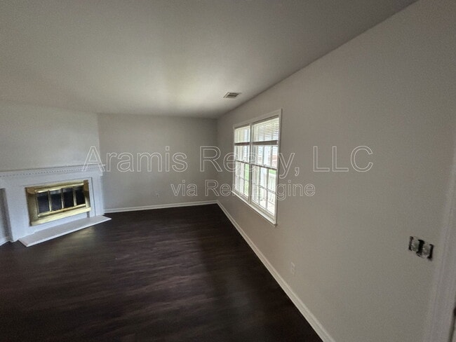 Building Photo - 507 Whitehall Ln