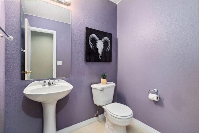 Building Photo - *$250 OFF FIRST MONTH RENT* Spacious 2 Bedroom, 1.5-bathroom Condo.