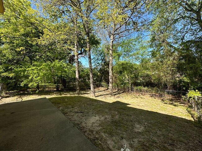Building Photo - Available Now! 3 Bedroom 2.5 Bath Duplex i...