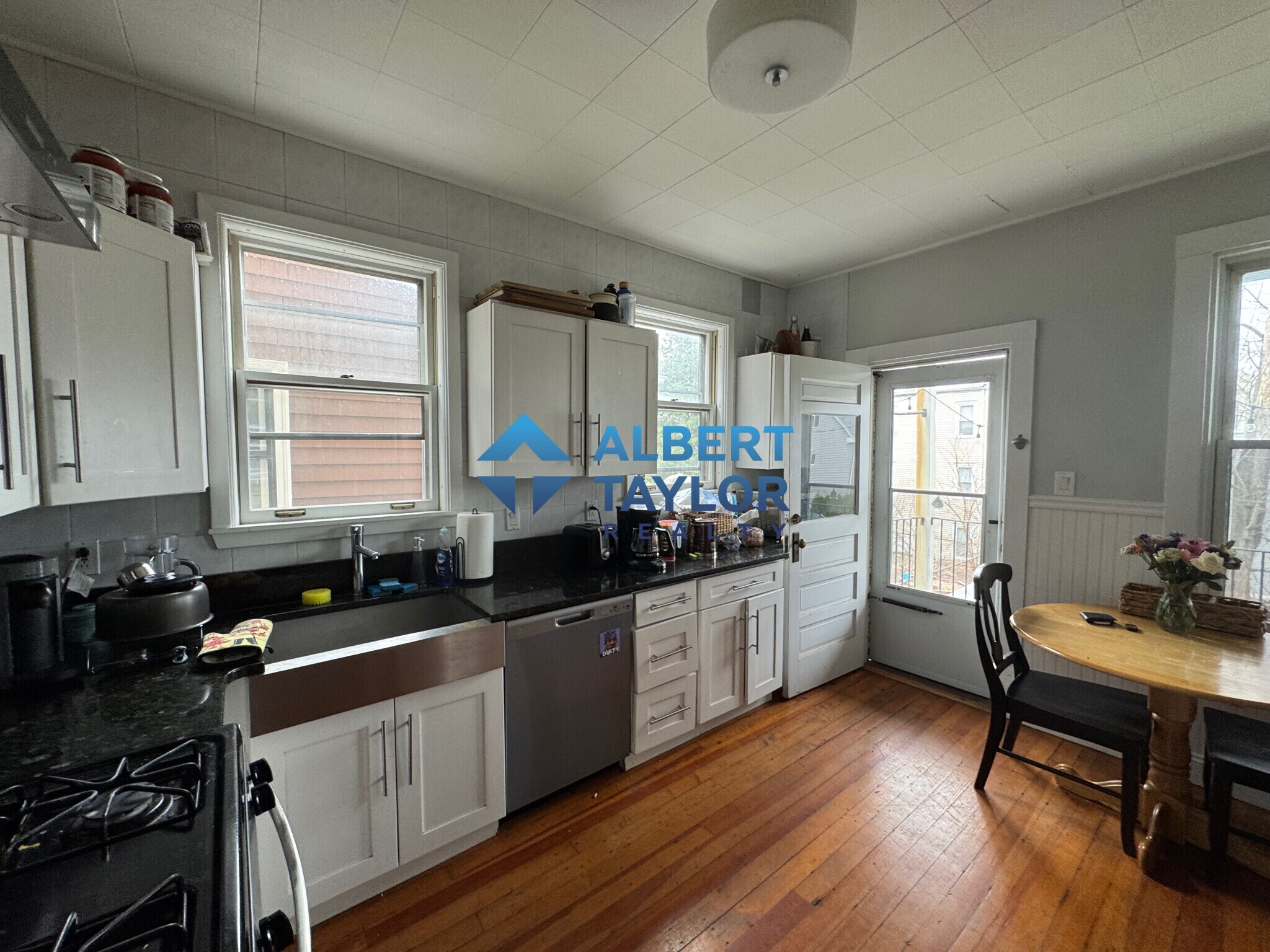 Building Photo - 38 Cherry St