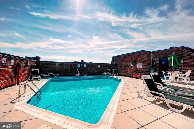 Building Photo - 1080 Wisconsin Ave NW