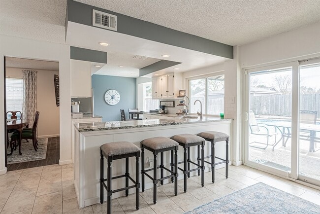 Building Photo - 12123 Monticeto Ln