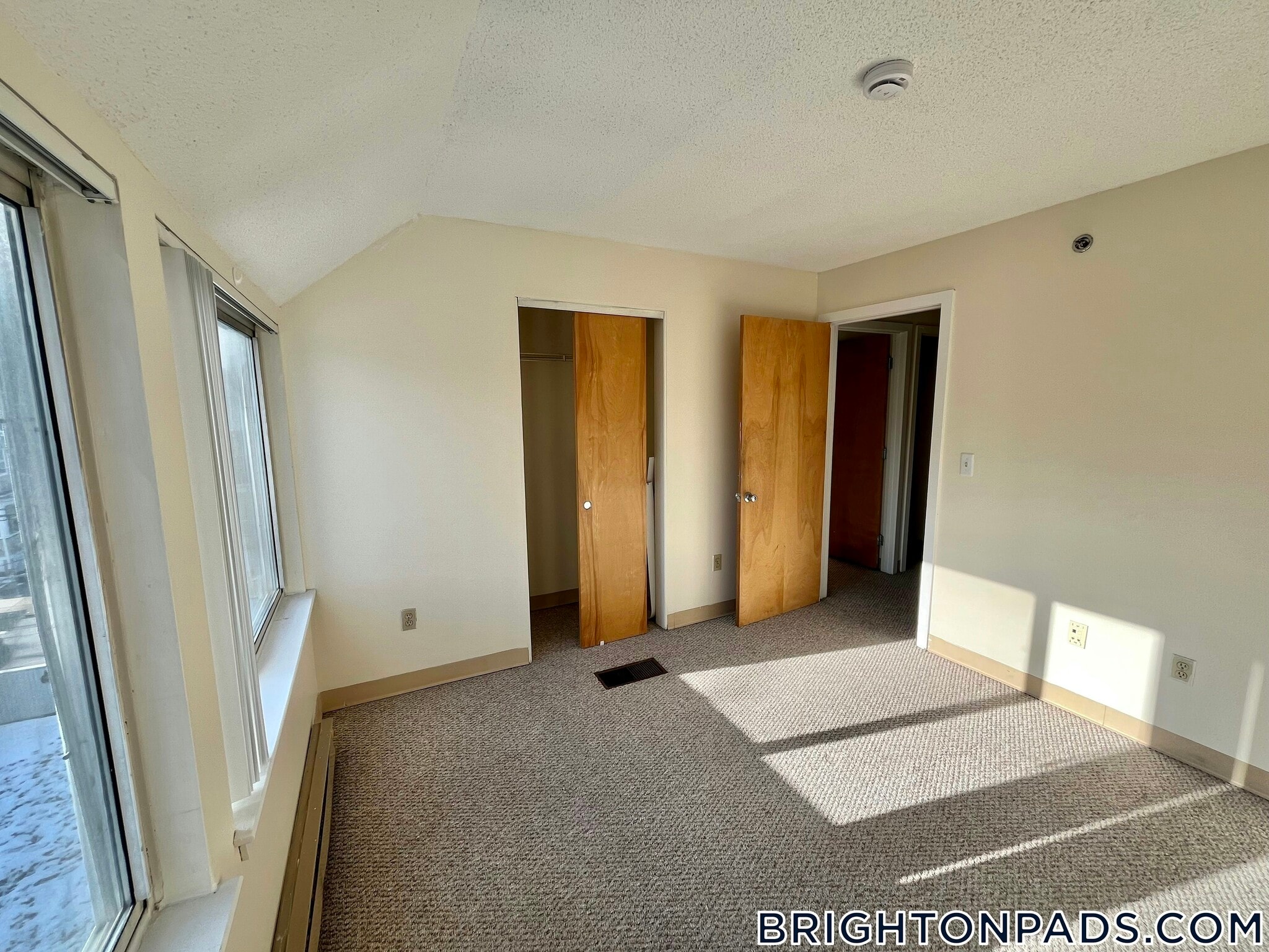 Building Photo - 150 N Beacon St