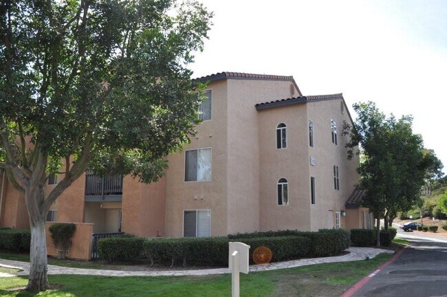 Building Photo - 7190 Shoreline Dr