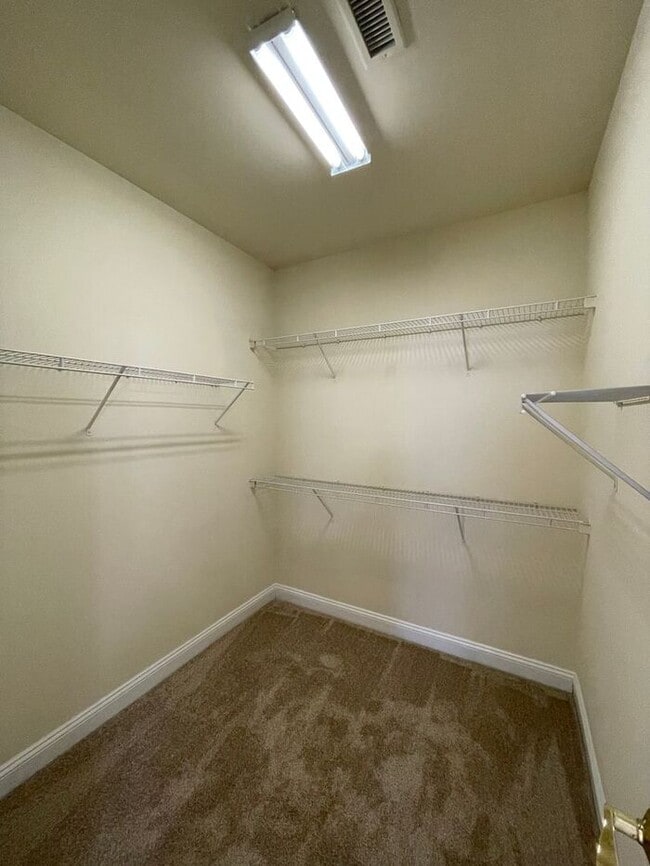 Building Photo - Lovely home in Pineville!