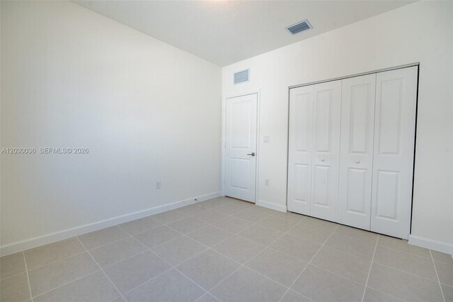 Building Photo - 2485 SE 29th Dr