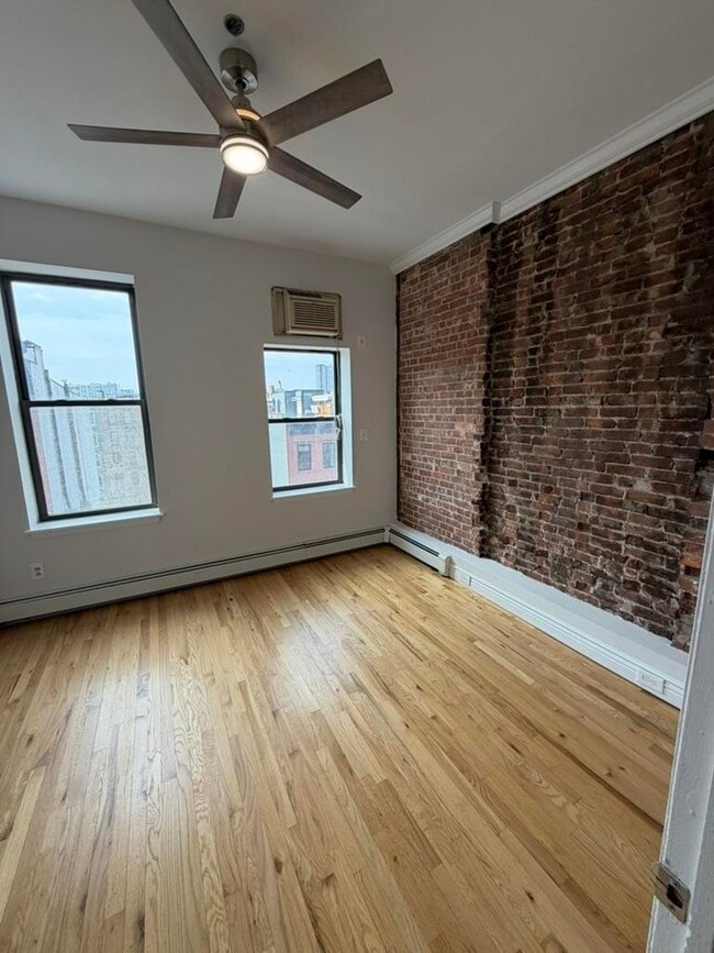 Building Photo - 805 Park Ave