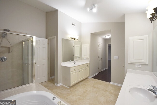 Building Photo - 125 Centennial Dr