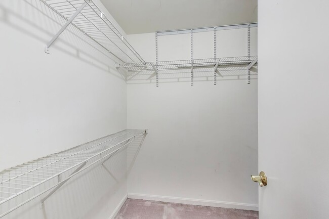 Building Photo - 1BD/1BA Private Condo in the Gables