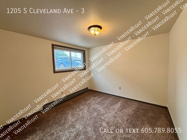 Building Photo - 1205 S Cleveland Ave