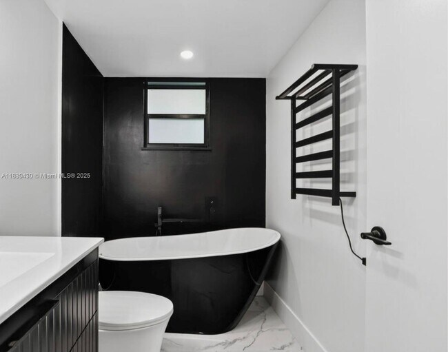 Building Photo - 13020 SW 92nd Ave