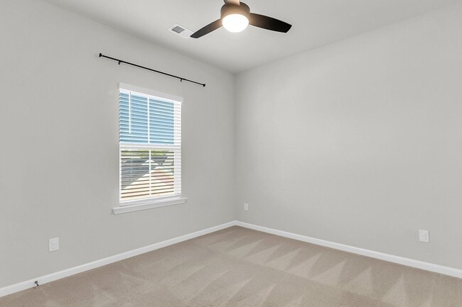 Building Photo - Beautiful 3 Bedrooms, 3.5 Bathrooms Home i...