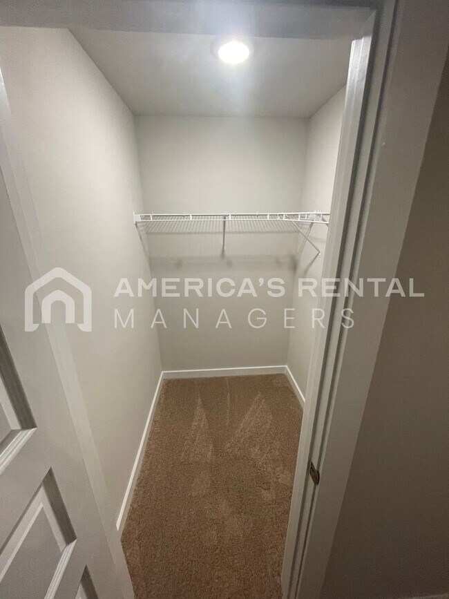 Building Photo - Home for Rent in Weaver, AL!!! Available to View Now!!! Sign a 13-month lease by 5/31/2026 and re...