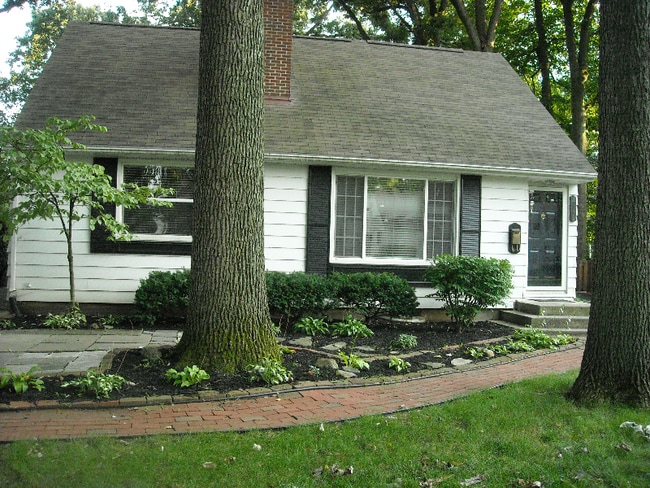 Building Photo - 2149 Wesleyan Dr