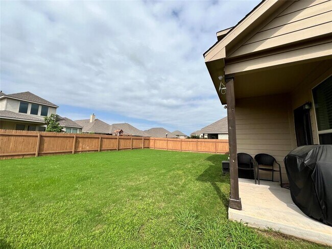 Building Photo - 3900 Eland Dr