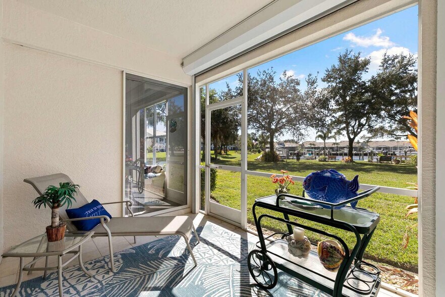 Building Photo - 285 Cays Dr