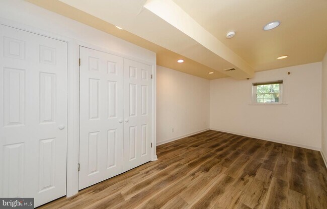 Building Photo - 628 Tazewell Rd NW