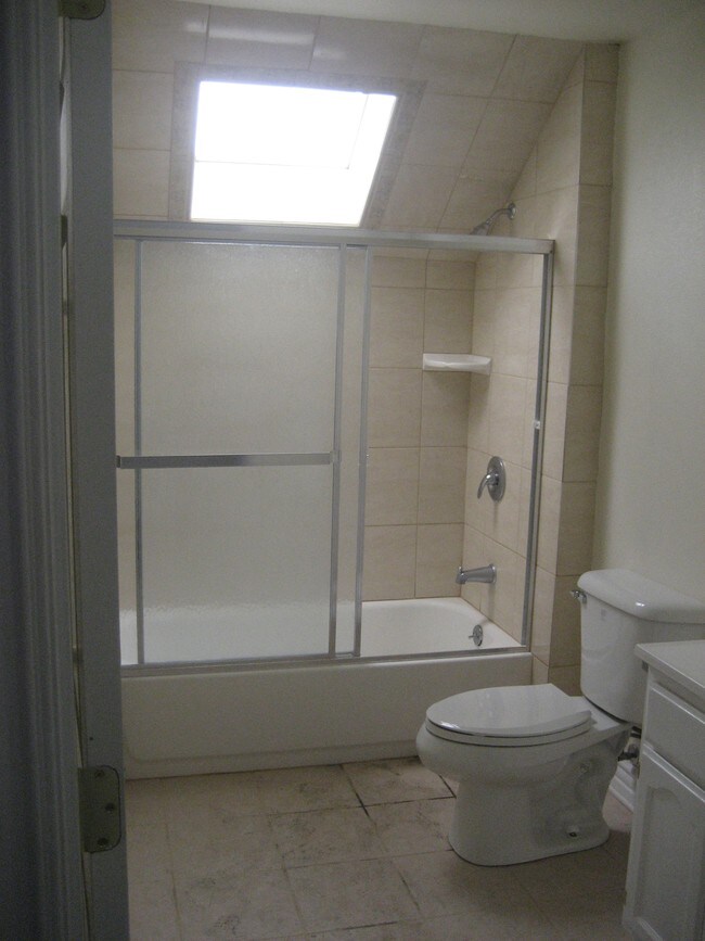  - 1321 W 29th St
