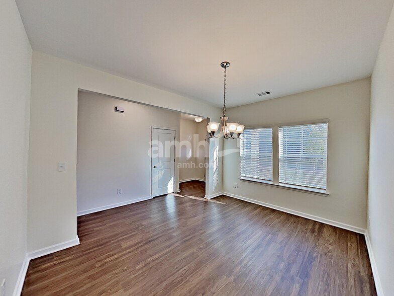 Building Photo - 573 Camp dr