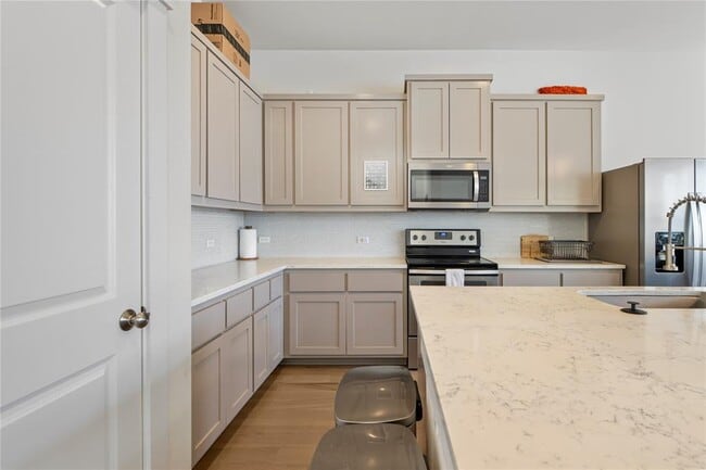 Building Photo - 13001 Hymeadow Dr