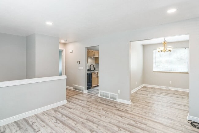 Building Photo - Charming 3BR House in Arvada