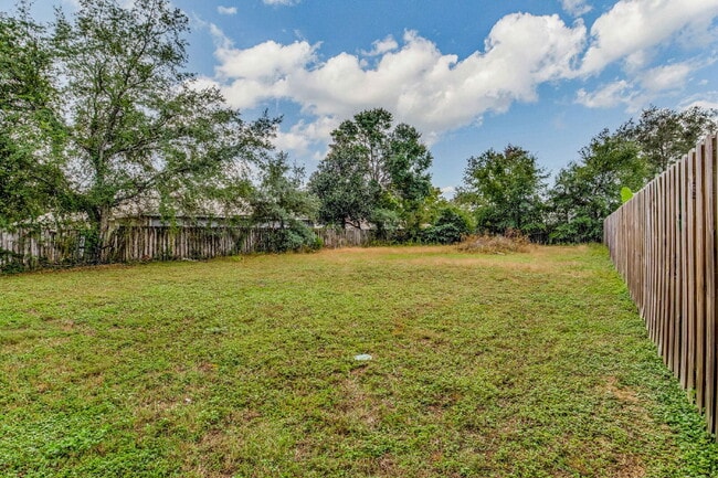 Building Photo - This beautifully maintained 3-bedroom, 2-bathroom residence offers the perfect blend of comfort, ...