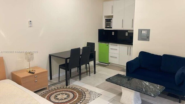 Building Photo - 1150 Normandy Dr