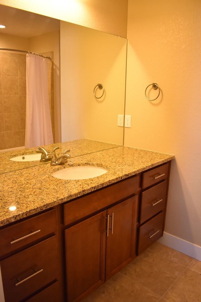 Building Photo - 611 Grandview Meadows Dr