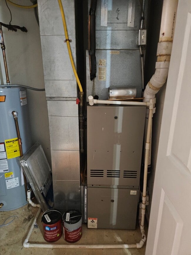 Building Photo - 104 Bitter Sweet Rd