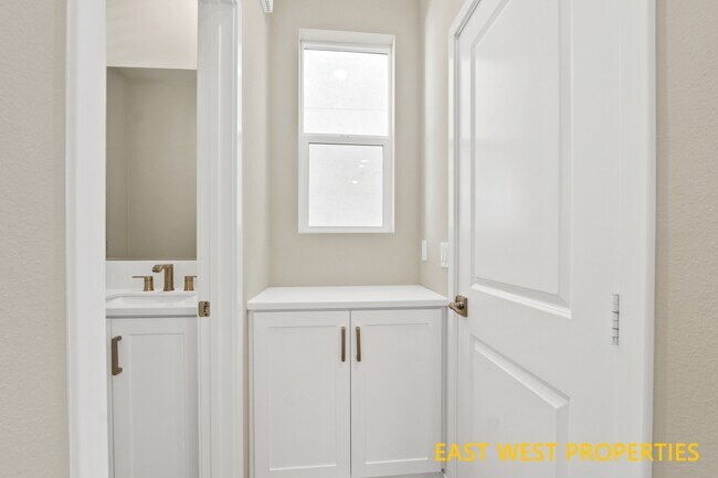 Building Photo - 25 Stetson St