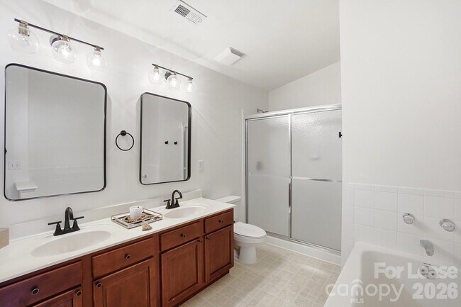 Building Photo - 17122 Red Feather Dr