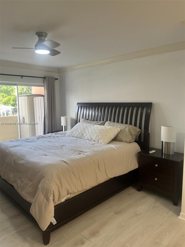 Building Photo - 3545 NE 167th St