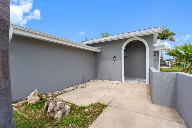 Building Photo - 520 115th Ave