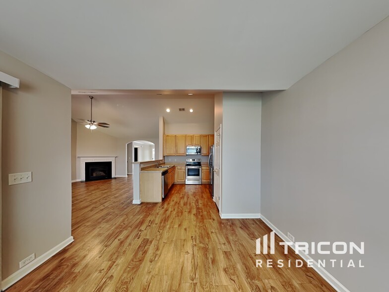 Building Photo - 300 Barnevelder Dr