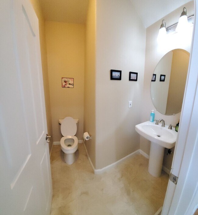 Building Photo - 48173 Alta Vista Terrace