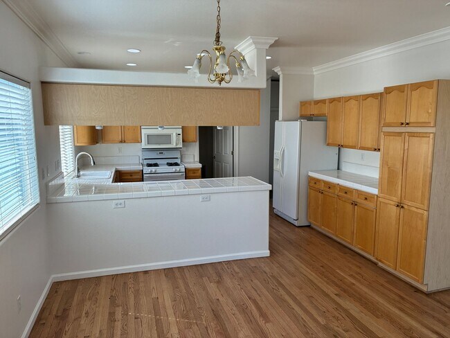 Building Photo - 5122 Mesa Verde Dr