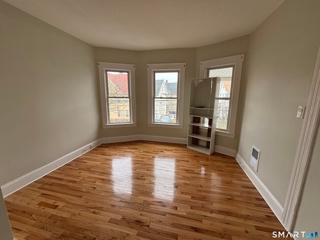 Building Photo - 241 Lewis St