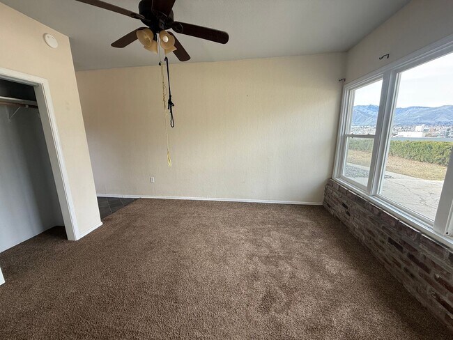 Building Photo - Now renting 3 bedroom duplex