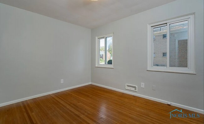 Building Photo - 4033 Hillandale Rd