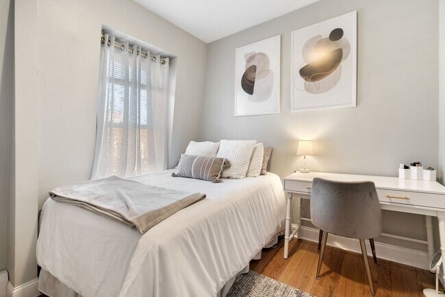 Building Photo - 473 E 5th St