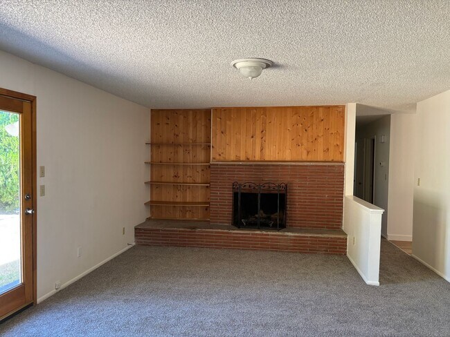 Building Photo - 2665 Scholl Dr