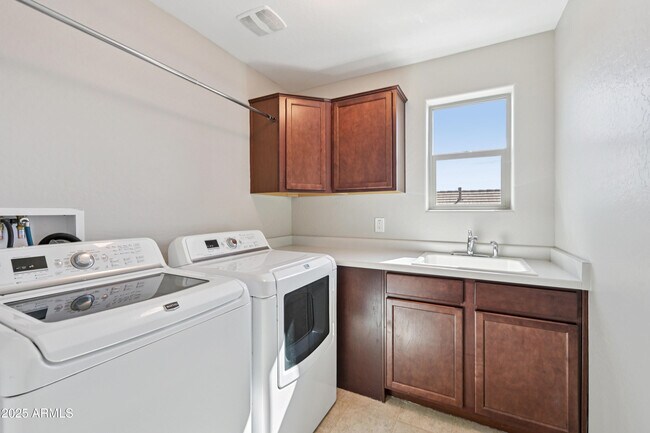 Building Photo - 25965 W Oraibi Dr