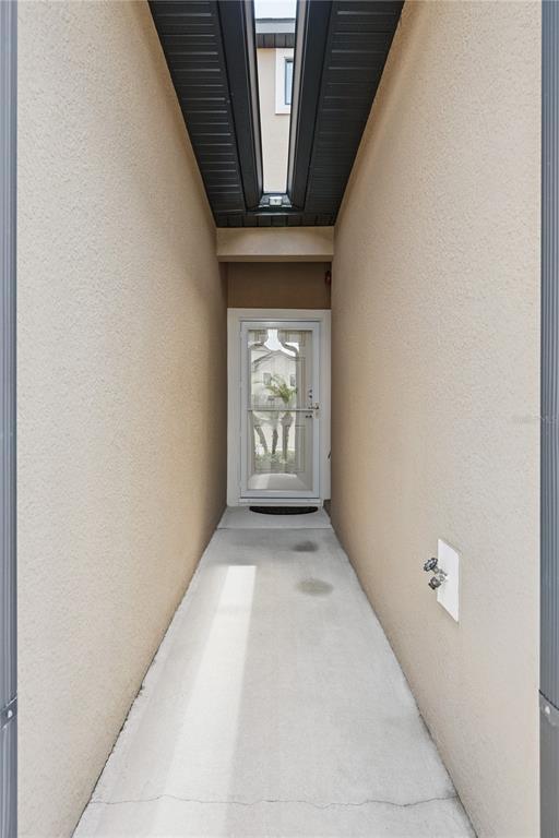 Building Photo - 2438 Seven Oaks Dr