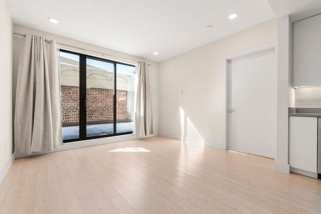 Building Photo - 121 Portland St