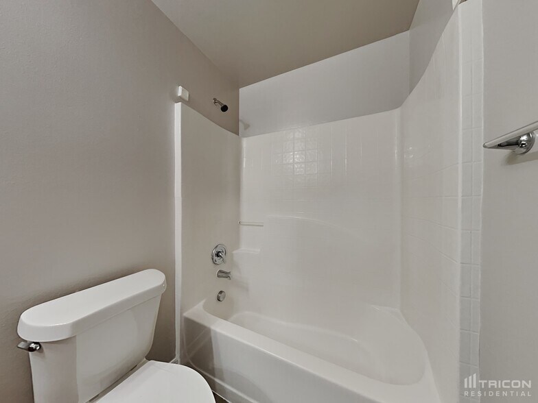 Building Photo - 2665 Whispering Trails Dr