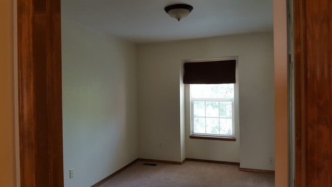 Building Photo - Nice 3 bedroom, 2 1/2 bath Townhome in North Colorado Springs