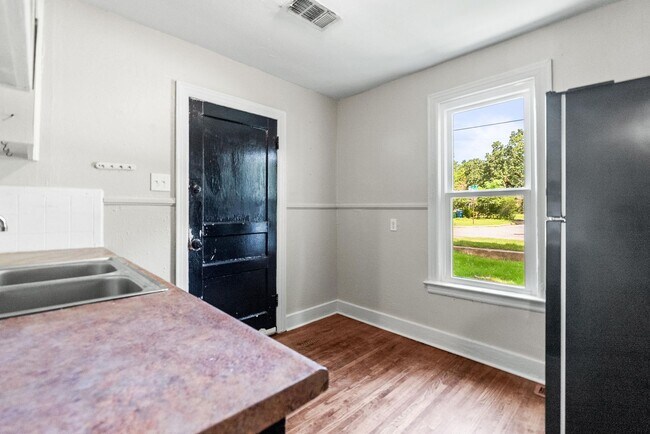 Building Photo - Charming 2BR/1BA Brick Cottage — Hardwoods, Fenced Yard, W/D Included