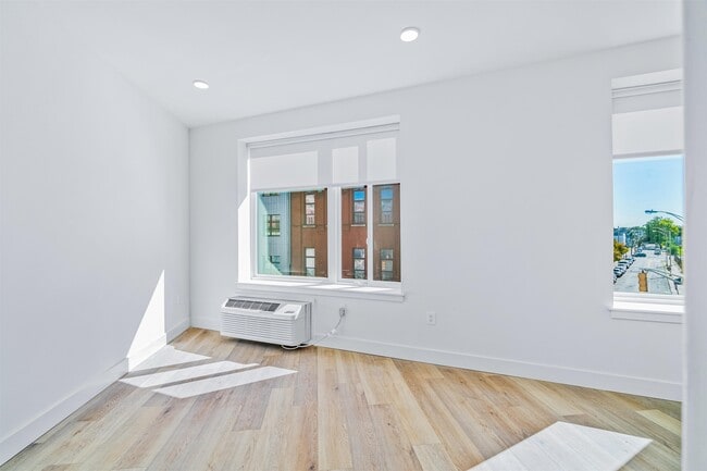 Building Photo - 293 Fairmount Ave