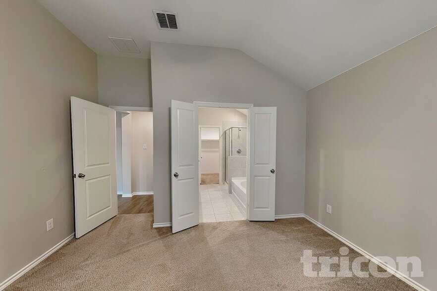 Building Photo - 9125 Nevis Dr