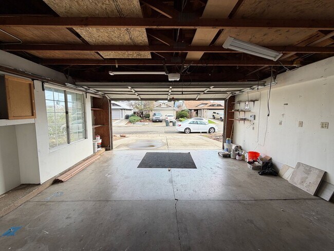 Building Photo - Beautiful Updated Home